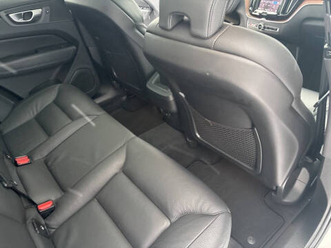 2024 Volvo XC60 B5 Plus Dark Theme