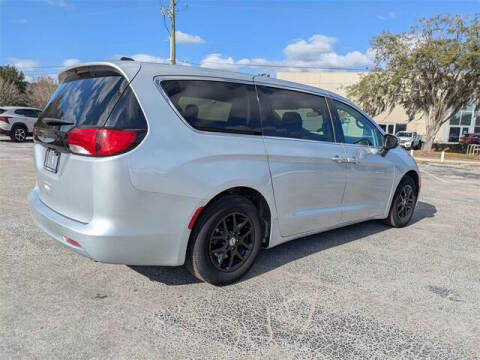 2022 Chrysler Voyager LX