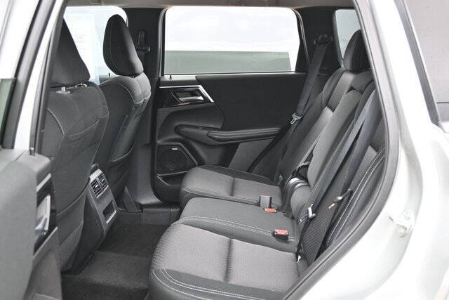 2025 Mitsubishi Outlander ES