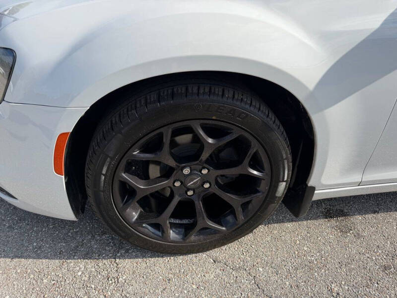 2019 Chrysler 300 Touring