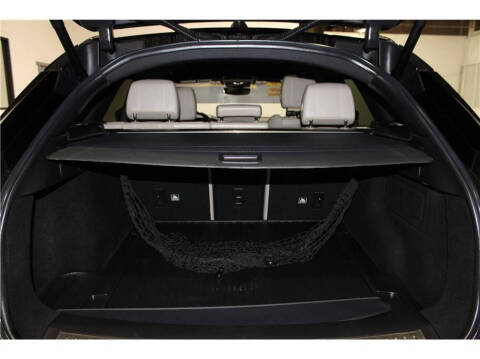 2019 Land Rover Range Rover Velar P250 R-Dynamic SE