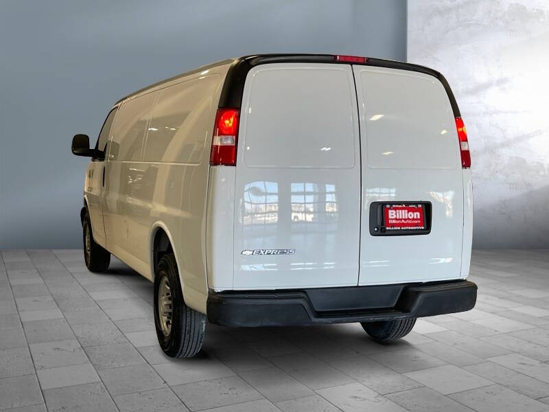 2023 Chevrolet Express 2500