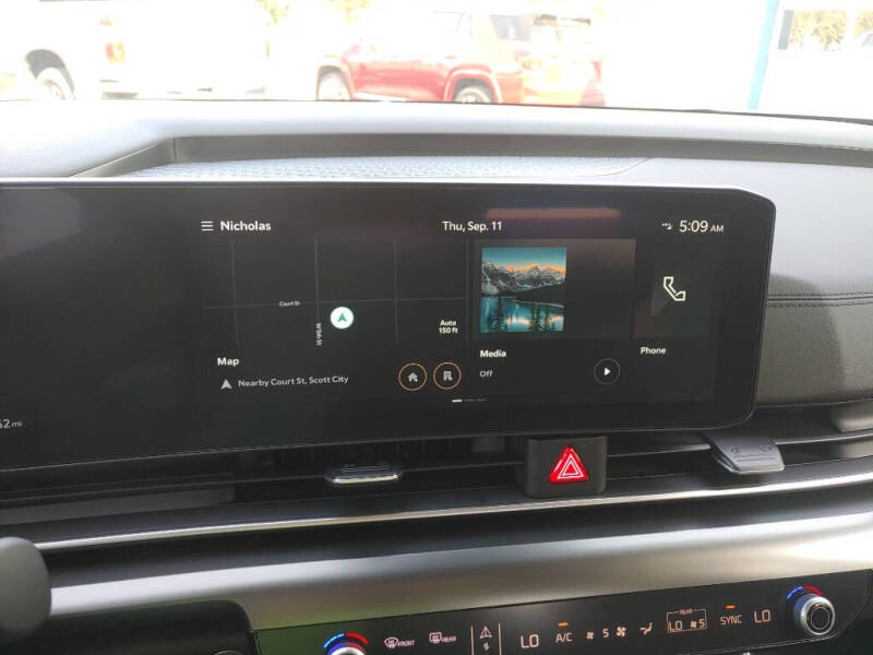 2025 Kia Carnival SX