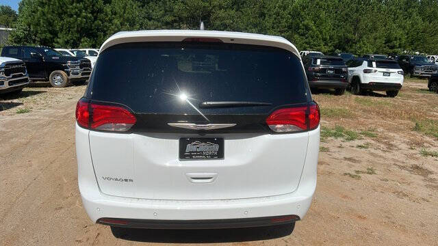 2026 Chrysler Voyager LX