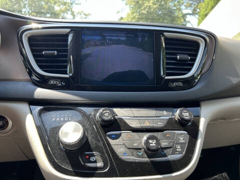 2017 Chrysler Pacifica Touring-L