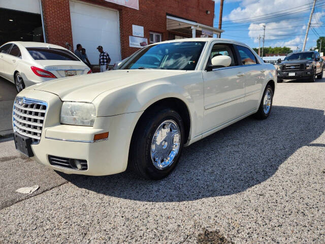 2005 Chrysler 300 for sale at Uptown Diplomat Motor Cars in BALTIMORE, MD