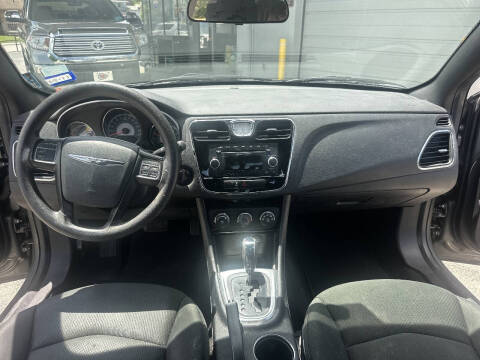 2012 Chrysler 200 LX