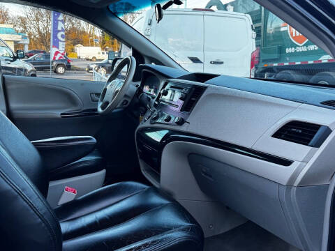 2014 Toyota Sienna L 7-Passenger