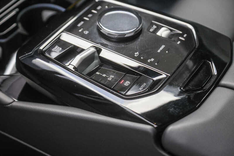 2025 BMW 5 Series 530i