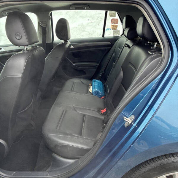2019 Volkswagen Golf SE
