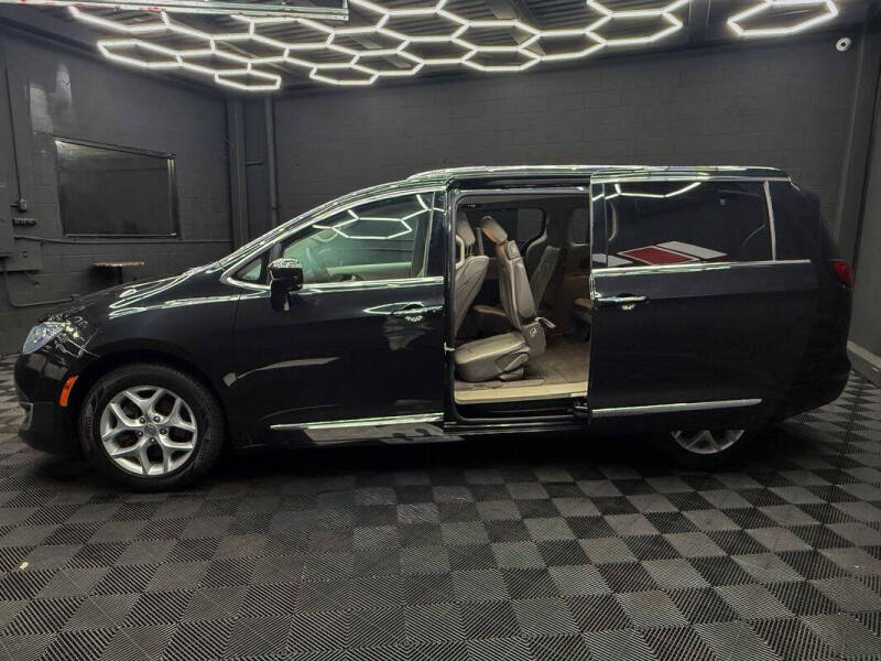 2017 Chrysler Pacifica Touring-L Plus