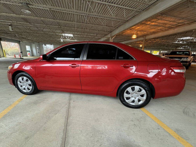 2011 Toyota Camry LE photo 2