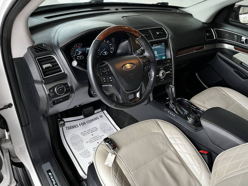 2017 Ford Explorer Platinum