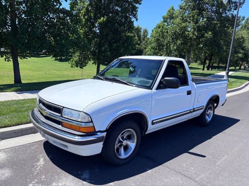 2000 Chevrolet S-10 LS