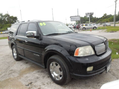 2005 Lincoln Navigator for sale at SCOTT HARRISON MOTOR CO in Houston TX