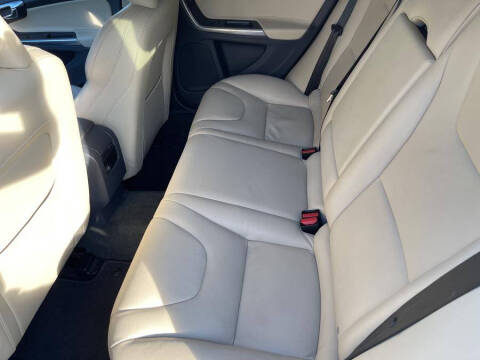 2015 Volvo V60 Cross Country T5