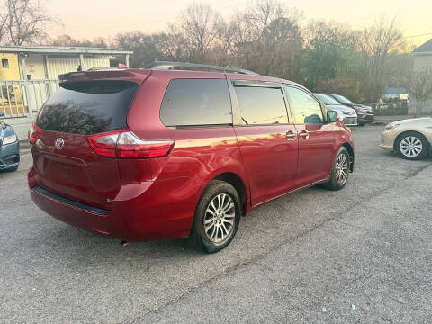 2020 Toyota Sienna XLE Premium 8-Passenger