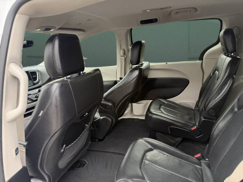 2022 Chrysler Pacifica Touring L
