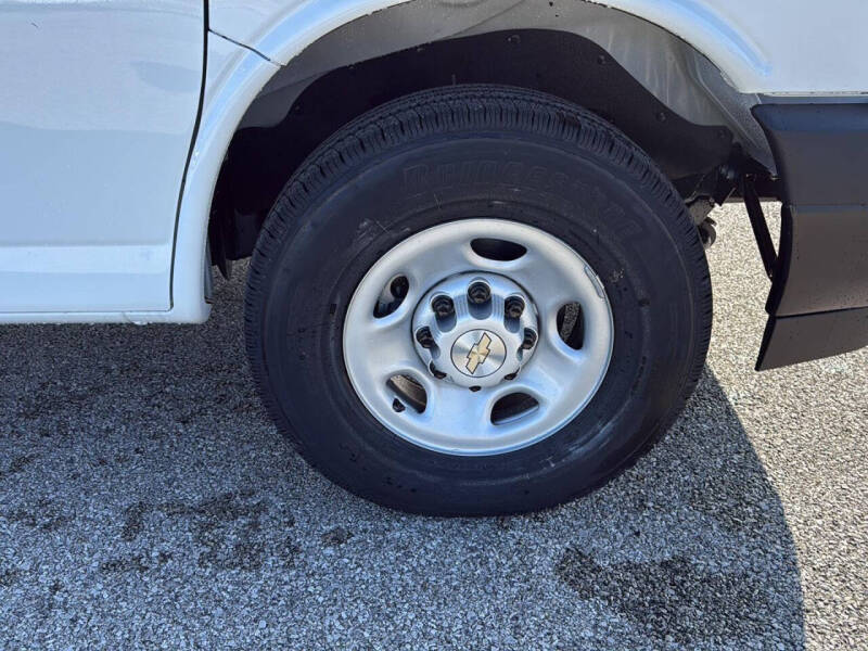 2025 Chevrolet Express 2500