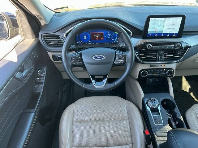 2022 Ford Escape Hybrid Titanium