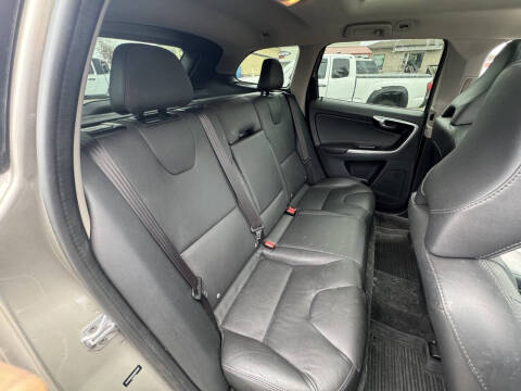 2016 Volvo XC60 T5 Drive-E Premier