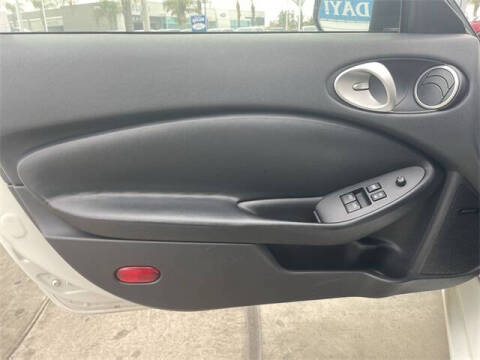 2016 Nissan 370Z Sport