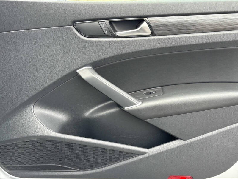 2021 Volkswagen Passat R-Line