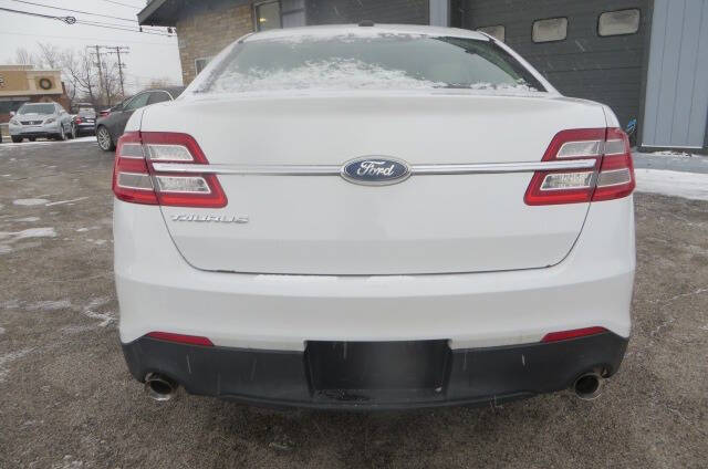 2013 Ford Taurus SE