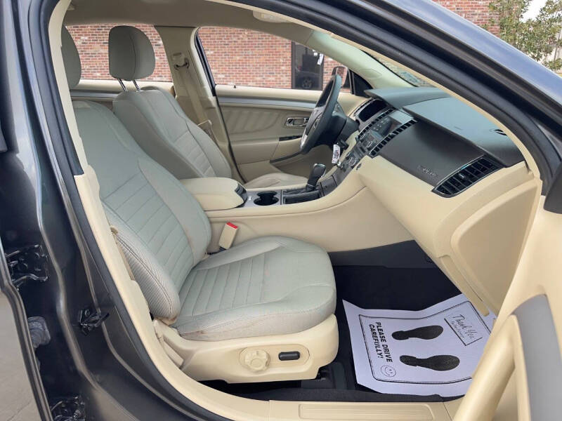 2019 Ford Taurus SE