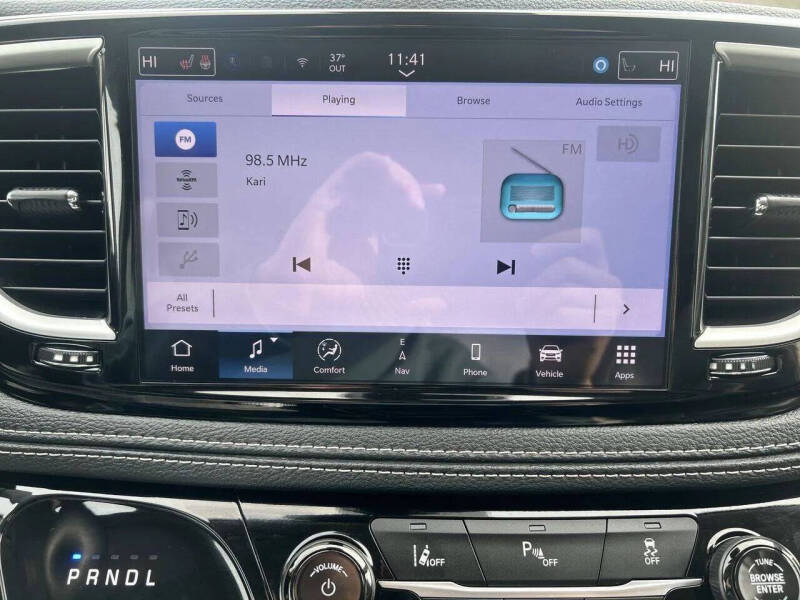 2024 Chrysler Pacifica Plug-In Hybrid Select