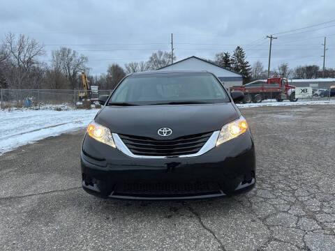 2017 Toyota Sienna LE 8-Passenger