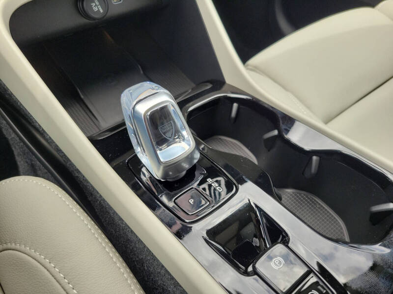 2026 Volvo XC40 B4 Plus