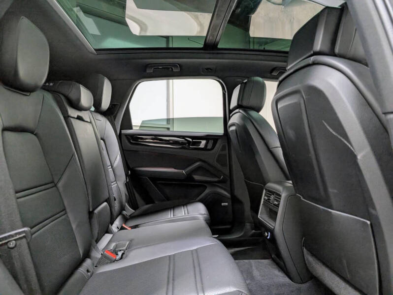 2022 Porsche Cayenne Platinum Edition