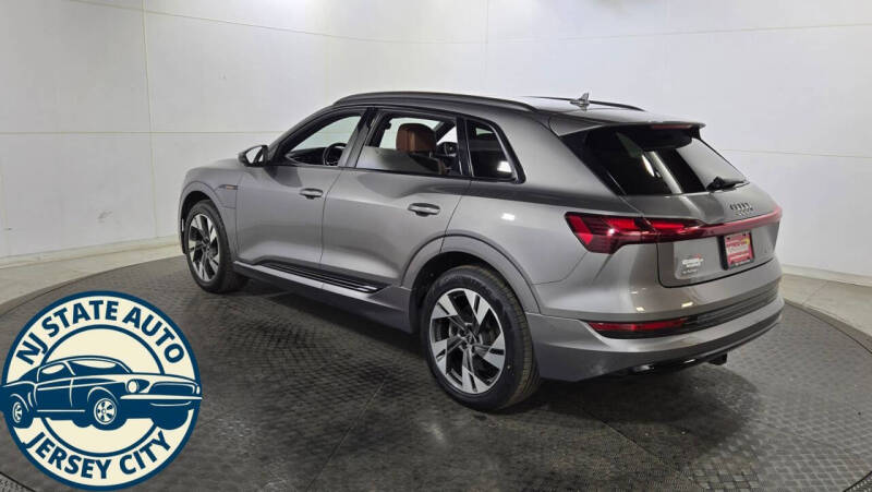 2021 Audi e-tron quattro Premium