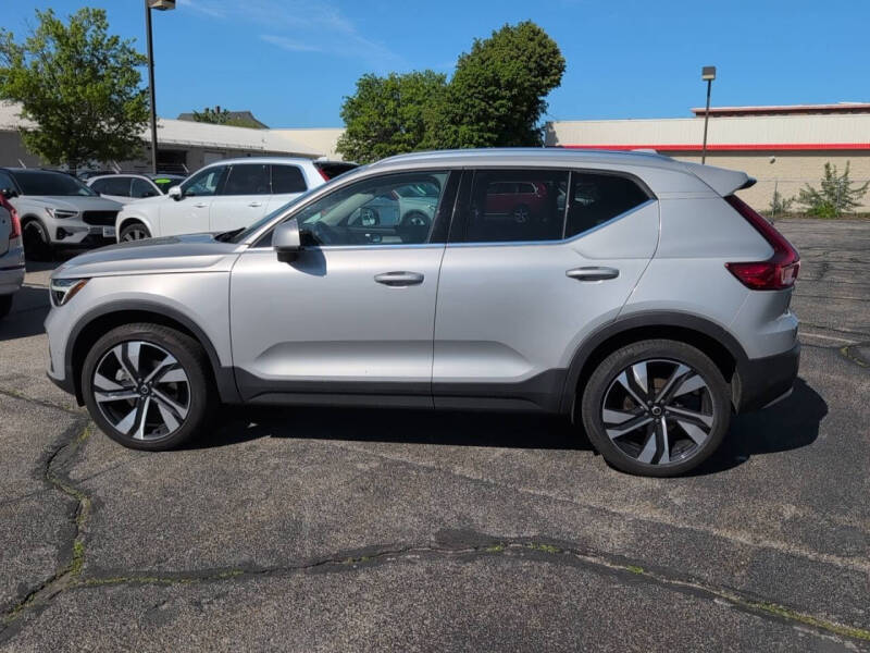 2024 Volvo XC40 B5 Plus Bright Theme