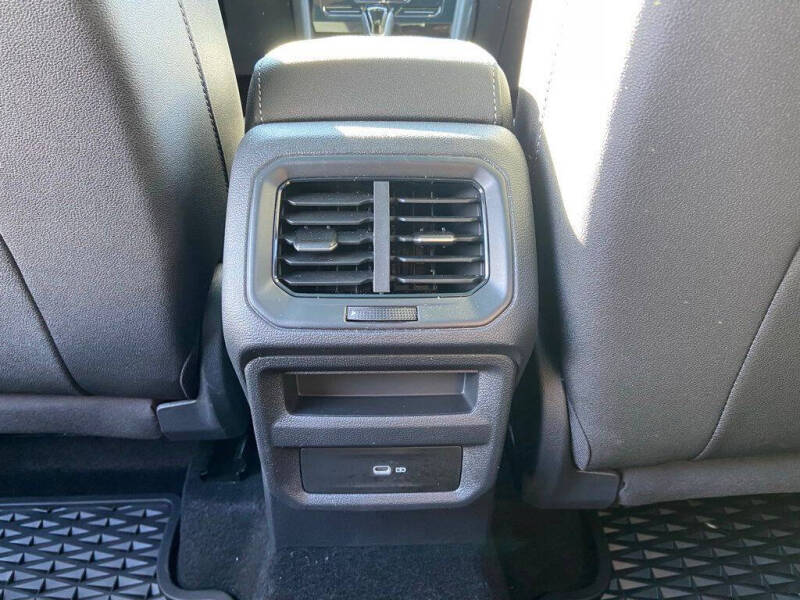 2025 Volkswagen Taos SE Black 4Motion