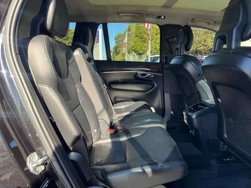 2016 Volvo XC90 T6 Momentum