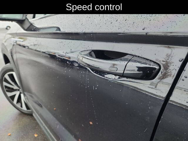 2024 Volkswagen Taos SE