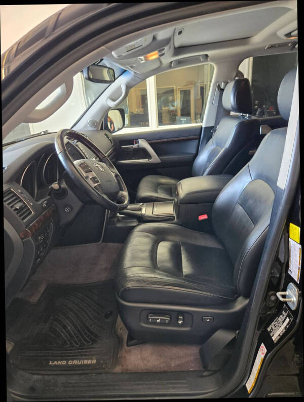 2013 Toyota Land Cruiser