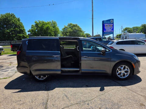 2017 Chrysler Pacifica Touring-L