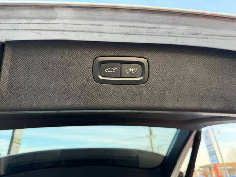 2017 Volvo XC90 T6 Momentum