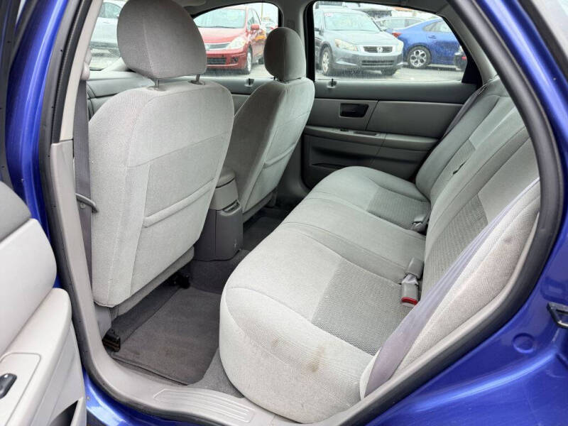 2003 Ford Taurus SE
