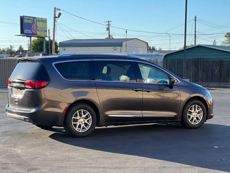 2020 Chrysler Pacifica Touring L