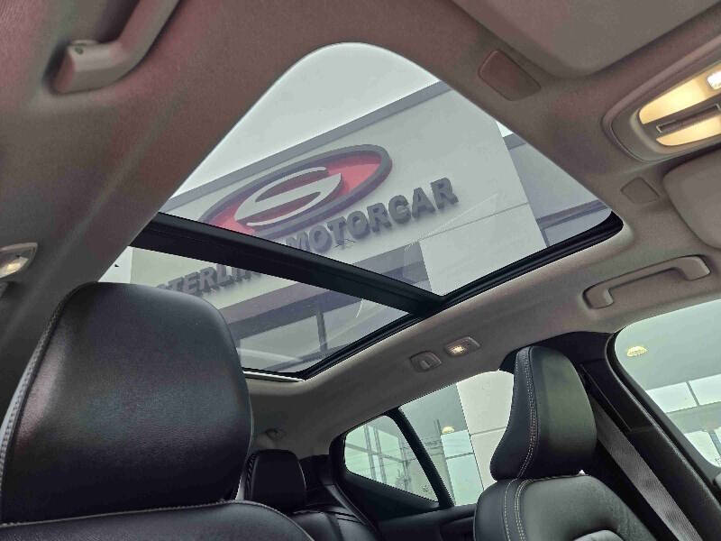 2023 Volvo XC40 B5 Plus Bright Theme