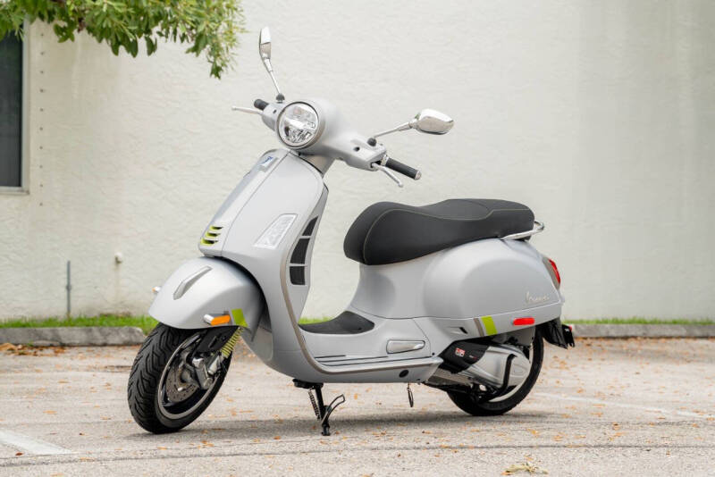 2023 Vespa 300