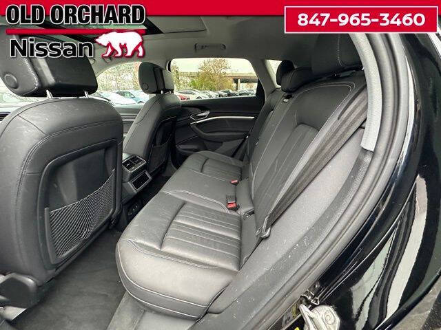 2022 Audi e-tron quattro Premium