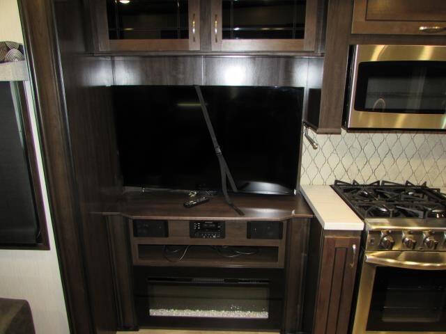 2021 CEDAR CREE F37MBH