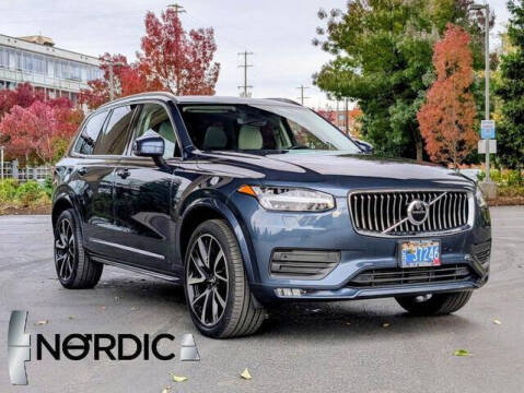2022 Volvo XC90 T6 Momentum 6-Passenger
