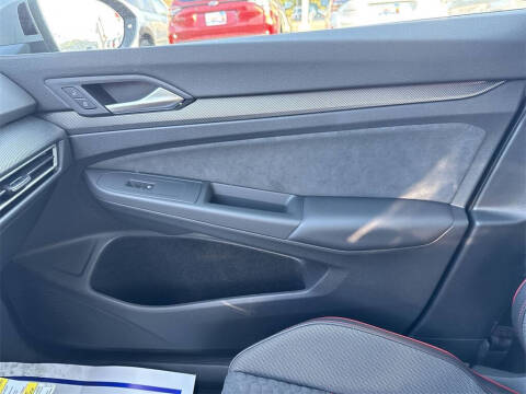 2025 Volkswagen Golf GTI SE