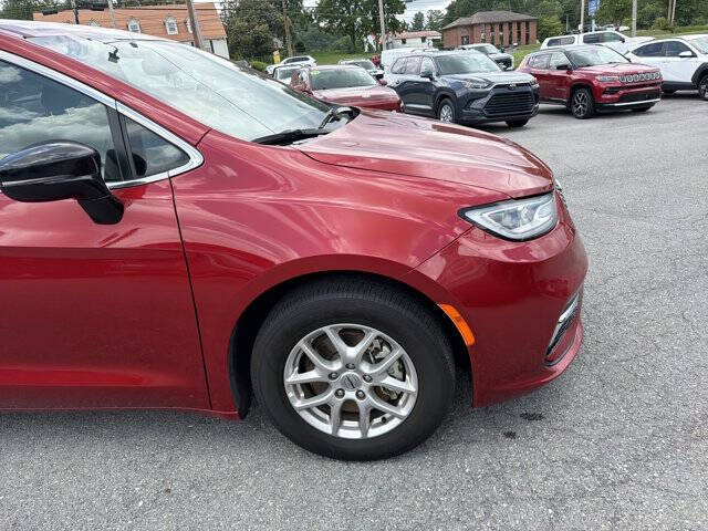 2025 Chrysler Pacifica Select